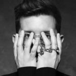 artist image Simon Curtis Don't Wanna Be Alone Super 8-Bit Heart