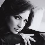 artist image gloria estefan farolito Abriendo Puertas